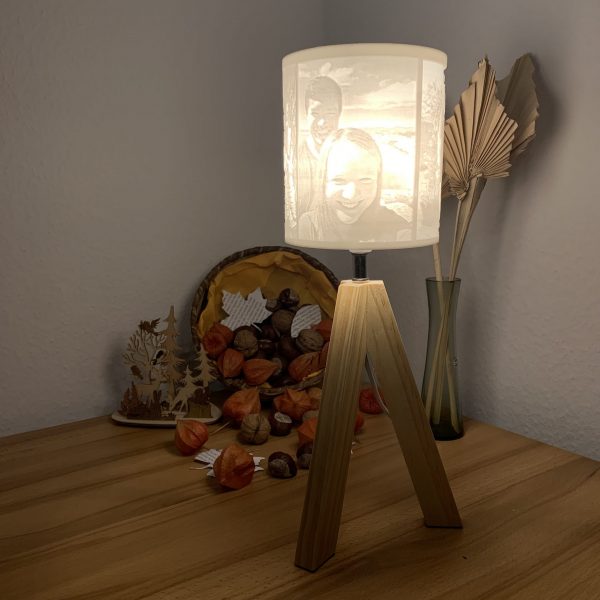 Lampe mit Bilder Dreifuß Fokus