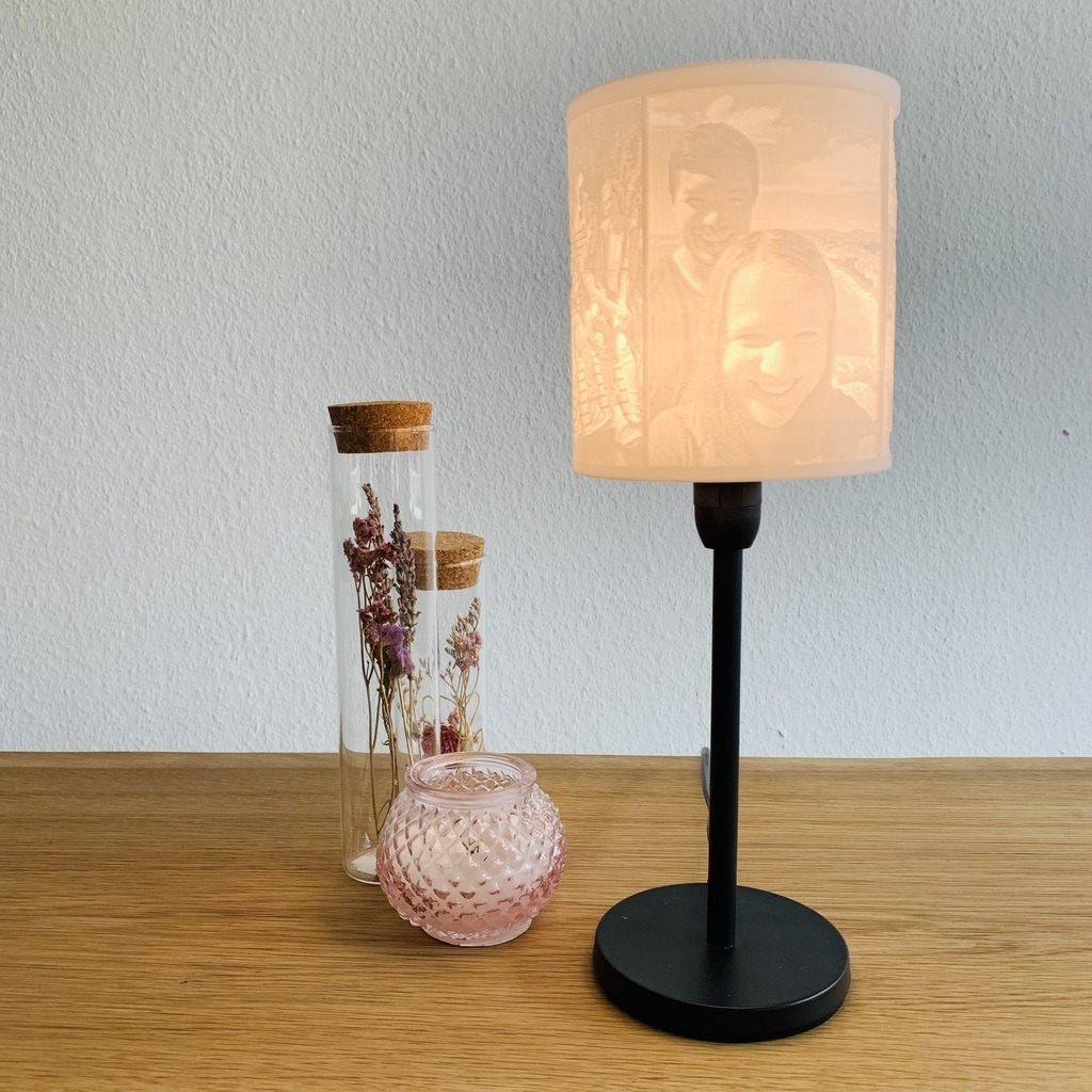Lampe mit Fotos als Deko