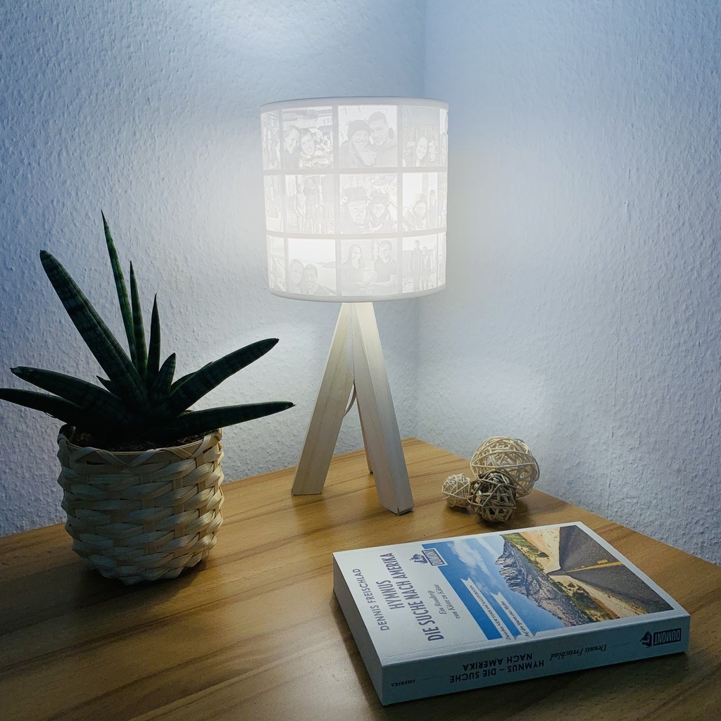 Lampe mit Fotos zum Lesen